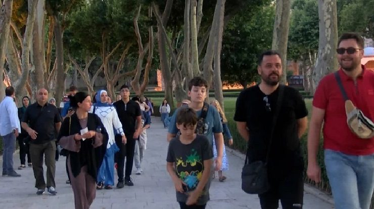 Topkapı Sarayı Cumartesi Geceleri Ziyaretçilere Açıldı