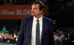 Türkiye karşıtı pankarta seyirci kalmadı: Ergin Ataman’dan Rumlara tepki