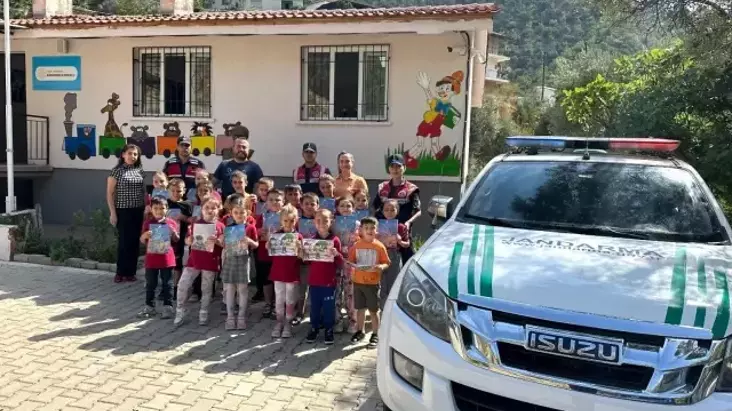 Aydın’da Jandarma Öğrencilere Çevre Bilinci ve Hayvan Sevgisi Aşılıyor