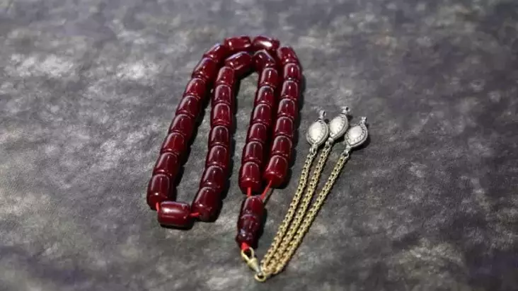 Adana’da 50 Bin Dolar Değerindeki Osmanlı Sıkma Kehribar Tespih Dikkat Çekti