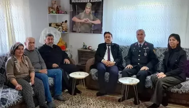 Jandarma ekipleri şehit ailelerini yalnız bırakmıyor