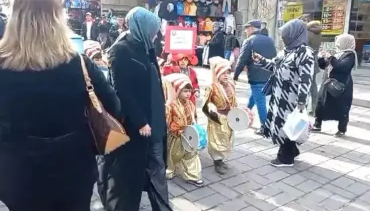 Bursa’da Anaokulu Öğrencileri Ramazan’ı Yeniçeri Kostümü ile Kutladı