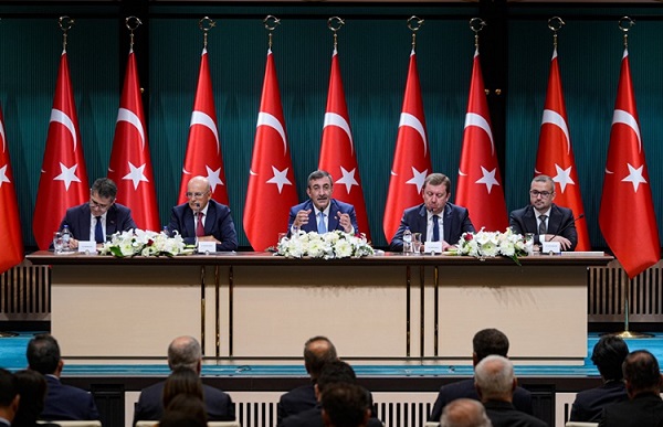 Cumhurbaşkanı Yardımcısı Yılmaz: Orta Vadeli Program sonunda enflasyonun tek haneye kalıcı inmesini hedefliyoruz
