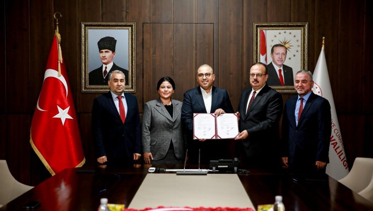 ADÜ Rektörü Kent, Aydın Valiliğinde Düzenlenen İş Birliği Protokol Törenine Katıldı