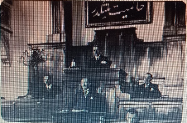 Ve Tarih yine hatırlatıyor: “Efendiler, yarın Cumhuriyet’i ilan edeceğiz”