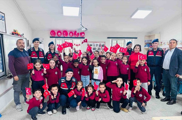 İncirliova Arpadere İlkokulu’nda Cumhuriyet coşkusu yaşandı