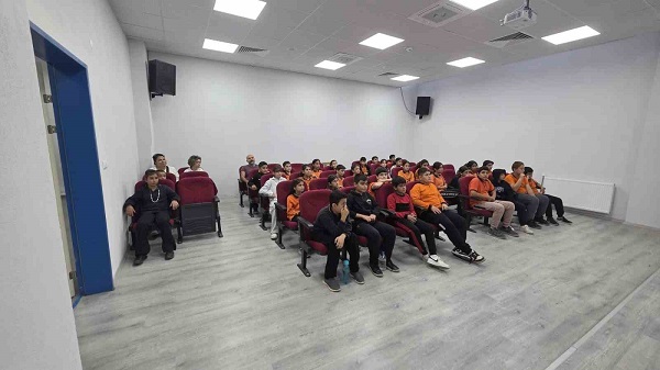 Didim’de öğrencilere su ürünleri ve deniz temizliği anlatıldı