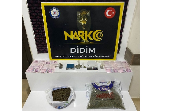Didim Narkotik’ten Zehir Tacirine Büyük Darbe: 1 Kilonun Üzerinde Esrar ve 55 Bin TL Nakit Para Ele Geçirildi!