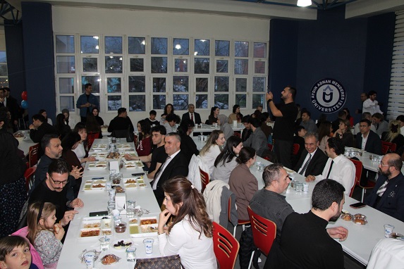 ADÜ’de Binlerce Gönül Aynı Sofrada Buluştu: Geleneksel İftar Coşkusu