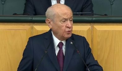 Bahçeli’den “Dijital Kuşatma” ve “Milli Eğitim” Uyarıları: “Öğretmeni Sıradanlaştıran Anlayış Baştan Ölü Doğmuştur”