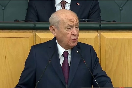Bahçeli’den “Dijital Kuşatma” ve “Milli Eğitim” Uyarıları: “Öğretmeni Sıradanlaştıran Anlayış Baştan Ölü Doğmuştur”