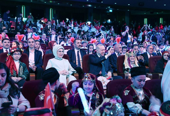 Cumhurbaşkanı Erdoğan’dan 23 Nisan Mesajı: “Çocukların Gözyaşlarını Silmek İçin Gayret Ediyoruz”